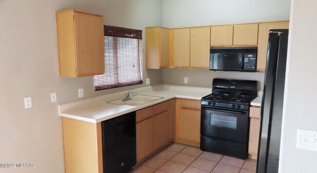 Building Photo - 4641 S Fenwick Dr