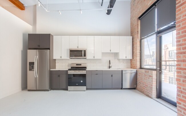 Building Photo - 215 N Racine Ave