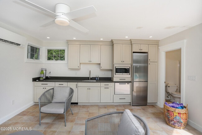 Building Photo - 38 Vroom Ave