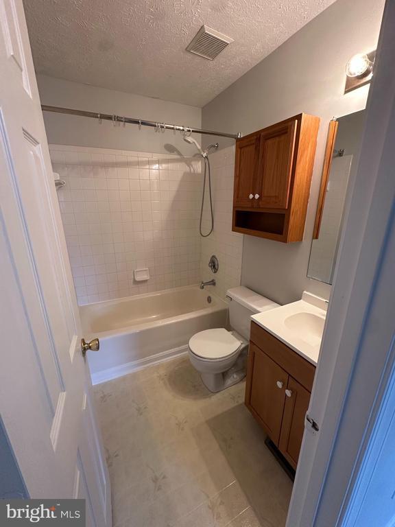 Building Photo - 104 Peridot Pl