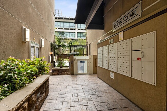 Building Photo - 2 Bed/2 Bath Condo available at Union Square!