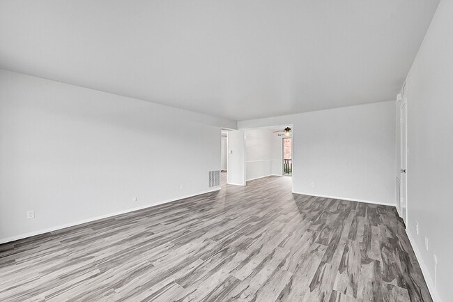 Building Photo - $1,275.00 - $500 OFF First Month Rent, 2 B...