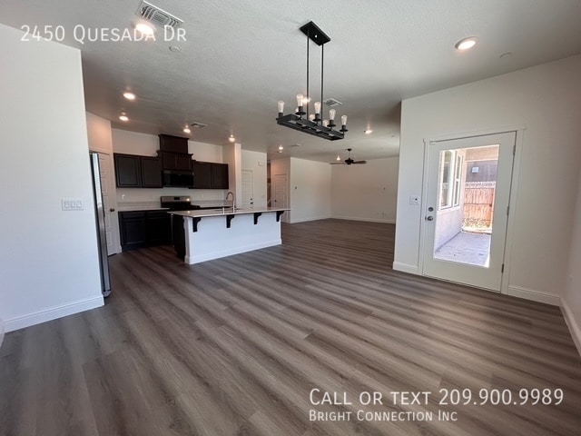 Building Photo - 2450 Quesada Dr