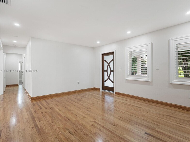 Building Photo - 741 Palermo Ave