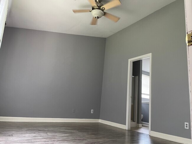 Building Photo - 107 Arbor Oaks Dr