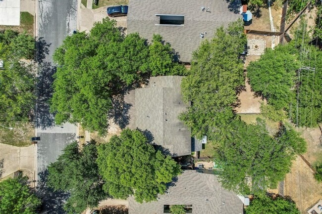 Building Photo - 2414 Burleson Ct