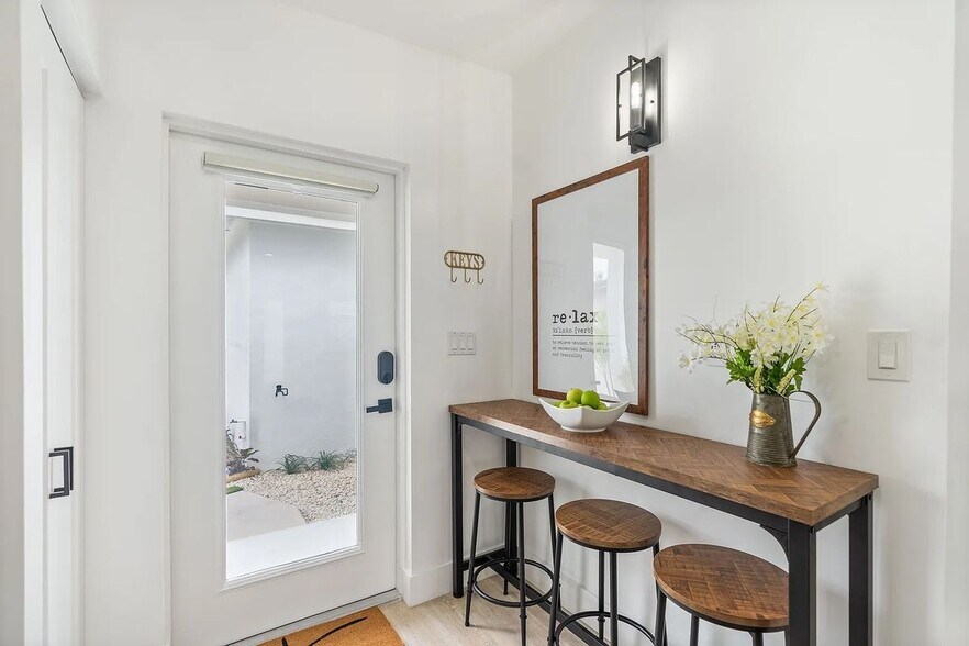 Building Photo - 6726 SW 19th St