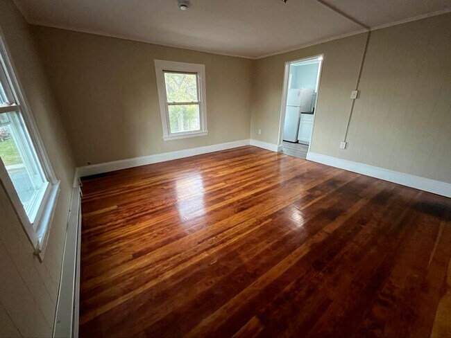 Building Photo - Gorgeous 1-bedroom, Second floor! Apartmen...