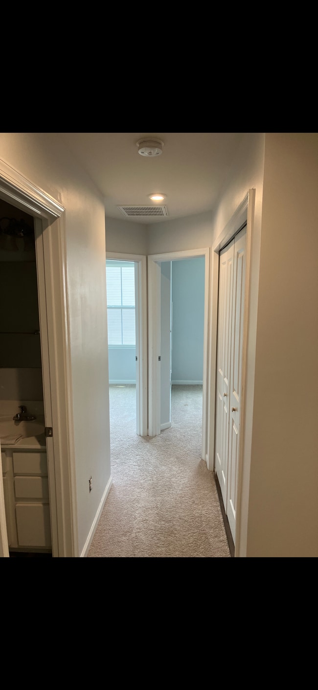 Building Photo - 1203 Lakeview Cove