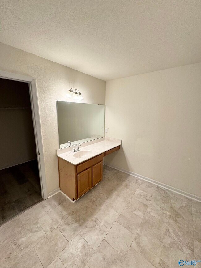 Building Photo - 207 Millbury Ct