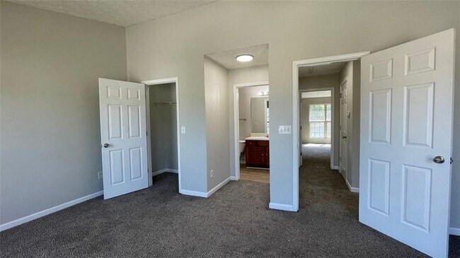 Building Photo - 1708 Redan E