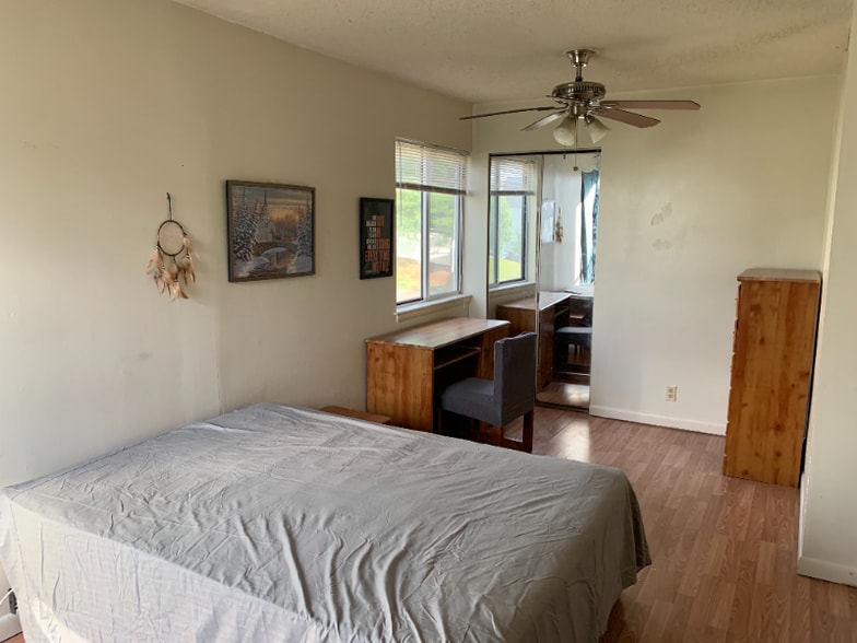 Building Photo - 1390 Hunters Rd