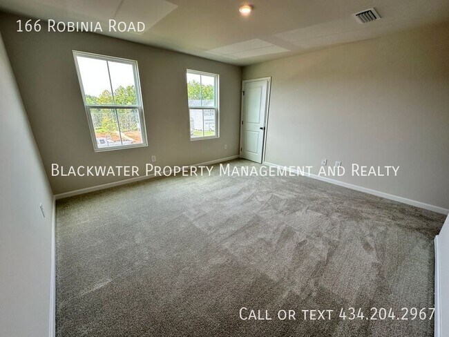Building Photo - 166 Robinia Rd