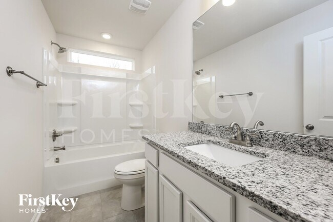 Building Photo - 586 Hillpark Ln