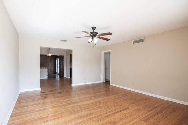 Building Photo - Great Florida Home with Garage in the Hear...
