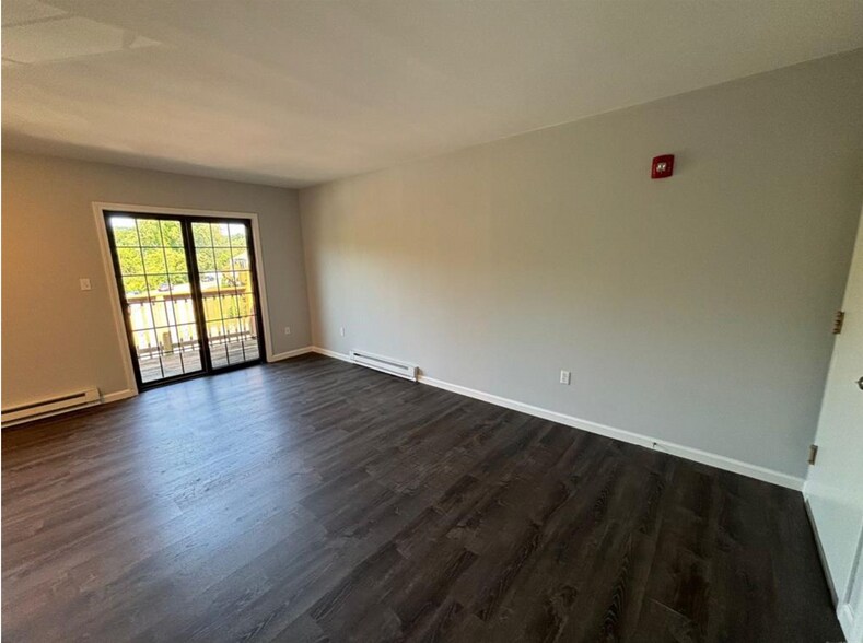 Building Photo - 188 Aspetuck Vlg