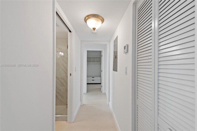 Building Photo - 1621 Collins Ave