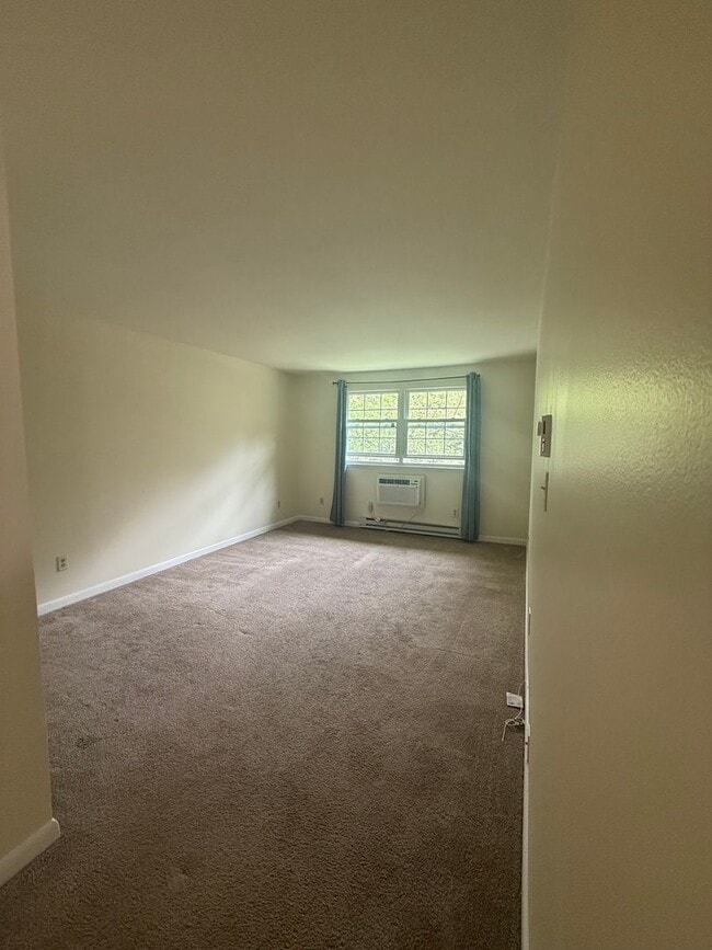 Building Photo - Bright & Modern 1 Bedroom Condo in quiet, ...