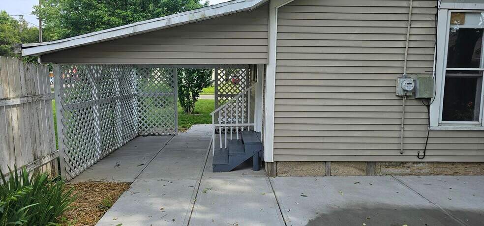 Covered Patio - 9 W Pease Ave