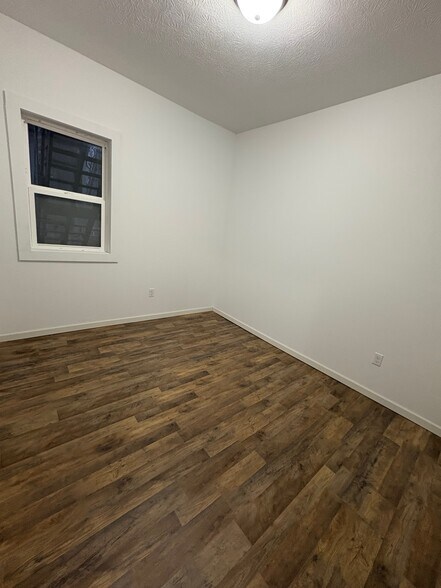 Building Photo - 618 Dennis St