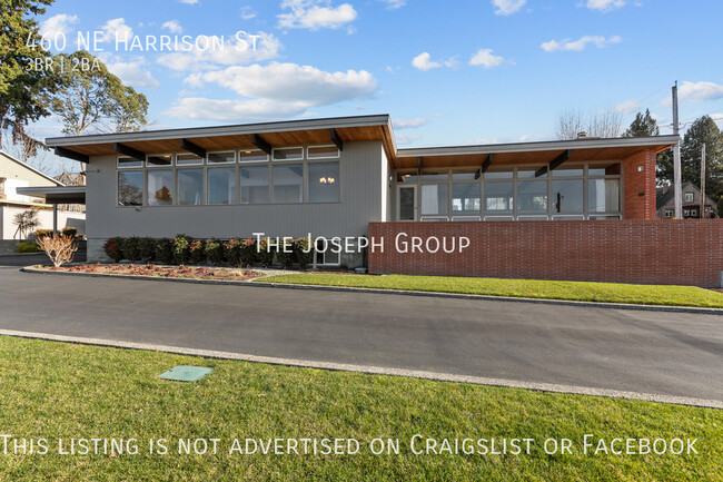 Building Photo - Mid-Century Modern 3 bed with panoramic wa...