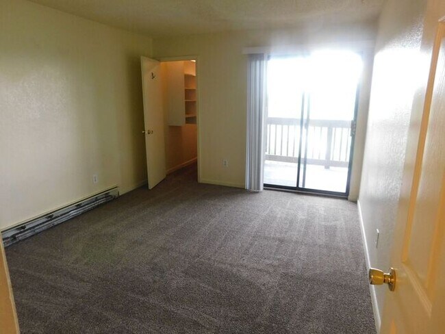 Building Photo - Charming 2-Bed Condo Near CMU & St. Mary’s – Great Amenities & Prime Location!