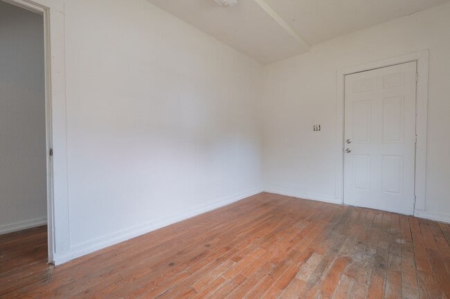 Building Photo - MOVE IN READY 4 Bedroom in Suffolk!