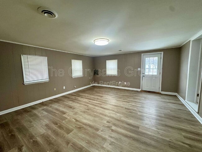 Building Photo - 124 W 3rd St