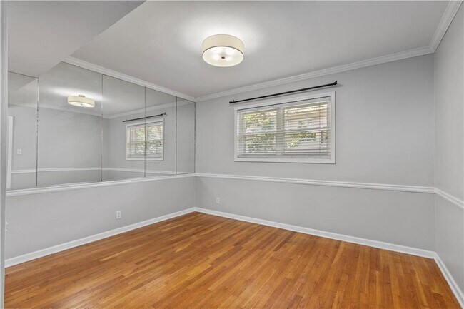 Building Photo - 3660 Peachtree Rd NE