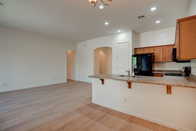 Building Photo - 3 Bedroom, 2 Bathroom Townhome in Granvill...