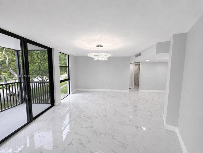 Building Photo - 3301 N Country Club Dr