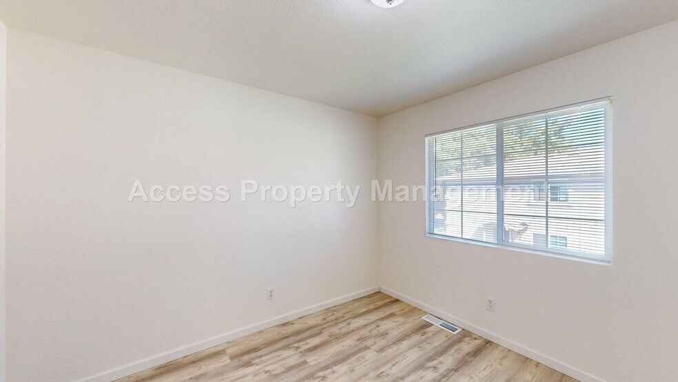 Building Photo - 1050 N Denair Ave