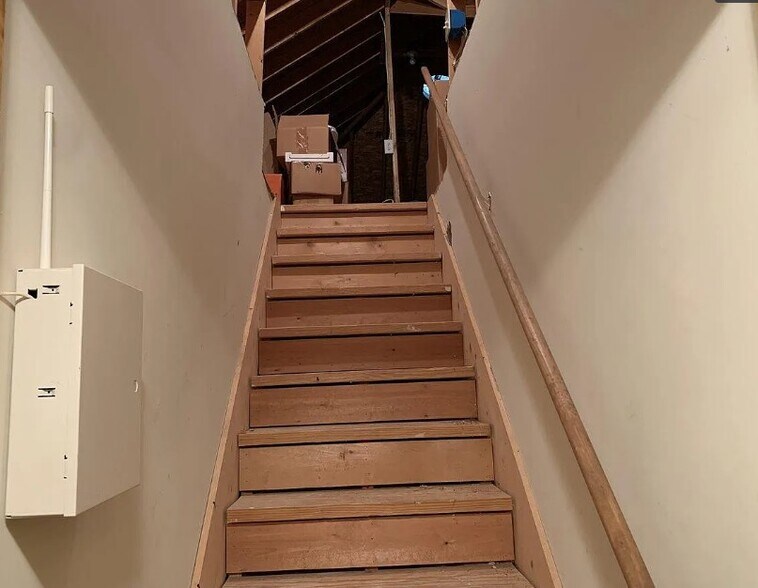 Walk-up Attic - 4019 Windswept Dr