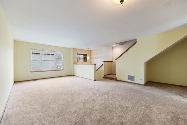 Building Photo - 923 Emerald Dr