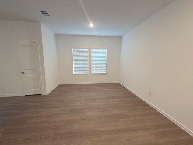 Building Photo - 9122 Serene Hvn Dr