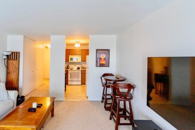 Building Photo - 2020 N Lincoln Park W