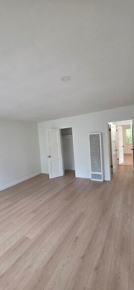 Building Photo - 7034 Hazeltine Ave