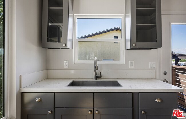 Building Photo - 1562 Attridge Ave