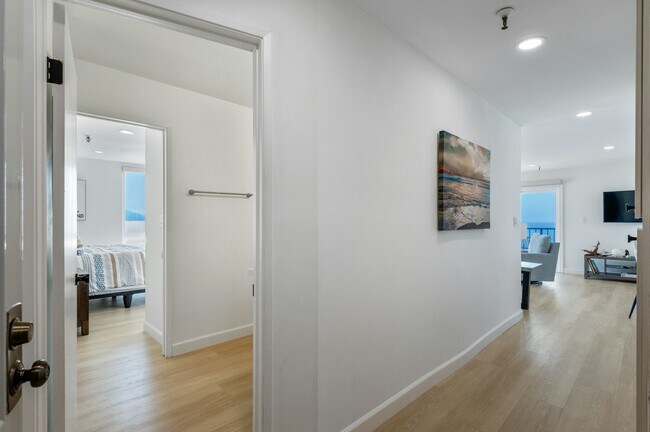 Building Photo - 565 Esplanade