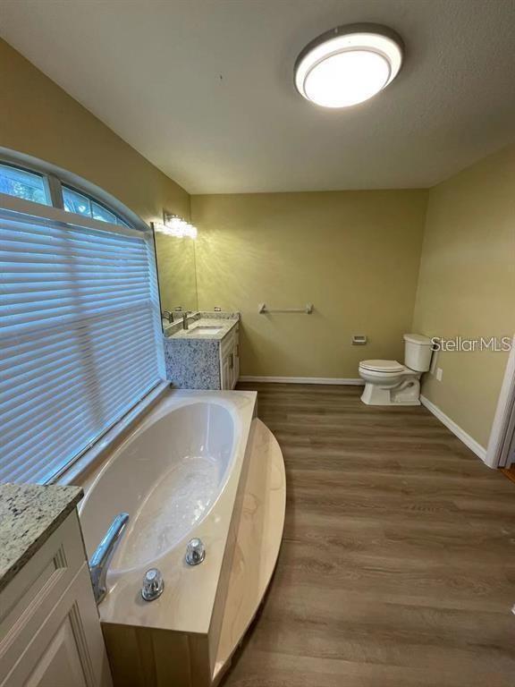 Building Photo - 494 Lake of the Woods Dr