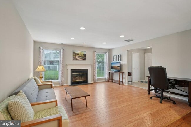 Building Photo - 505 Oliphant Ln