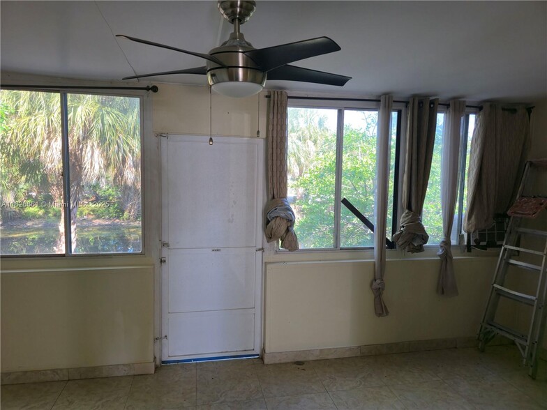 Building Photo - 3872 NW 76th Ave