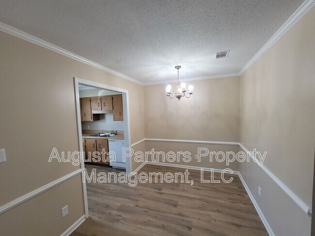 Building Photo - 207 Flores Ln