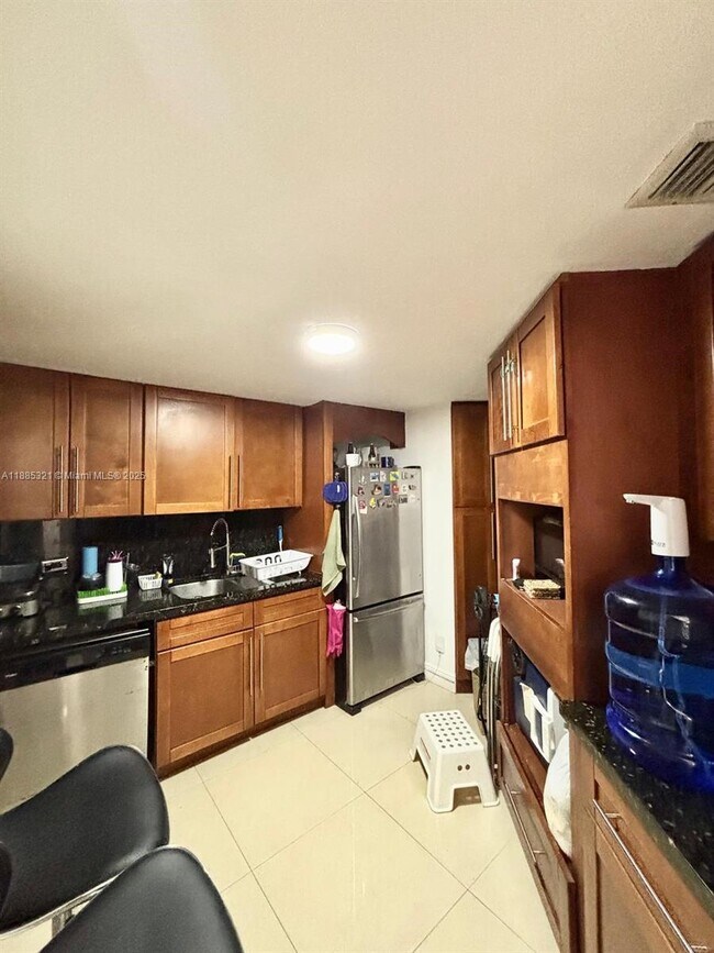 Building Photo - 801 Brickell Bay Dr