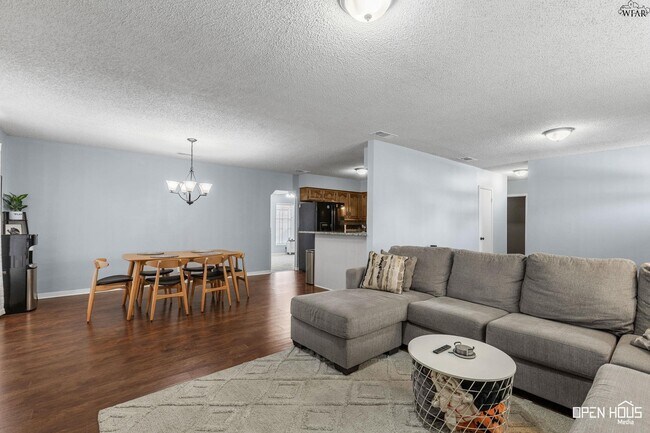 Building Photo - 2810 Fleming Rd