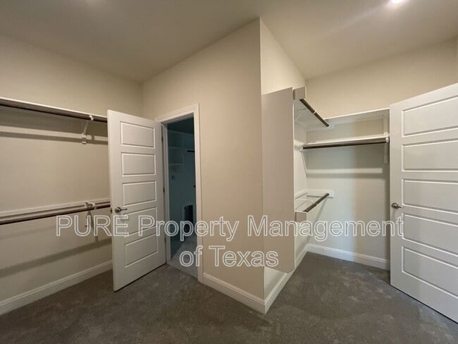 Building Photo - 716 Expedition Way
