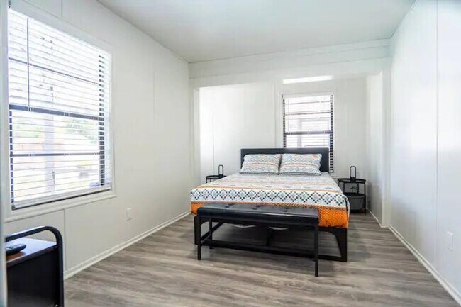 Building Photo - 9096 Dubois Blvd