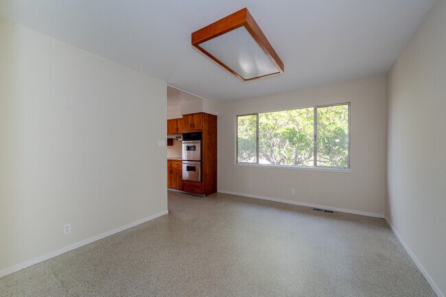 Building Photo - 1170 Tuolumne Ct