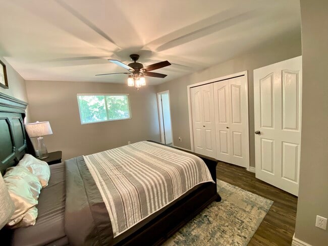 Building Photo - 2474 S Fairway Dr