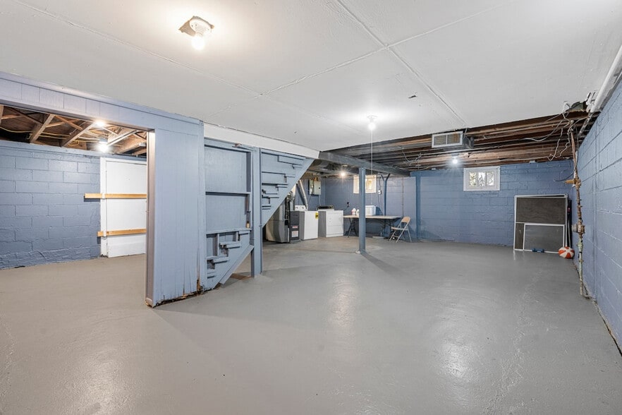 Building Photo - 6563 Julian Ave